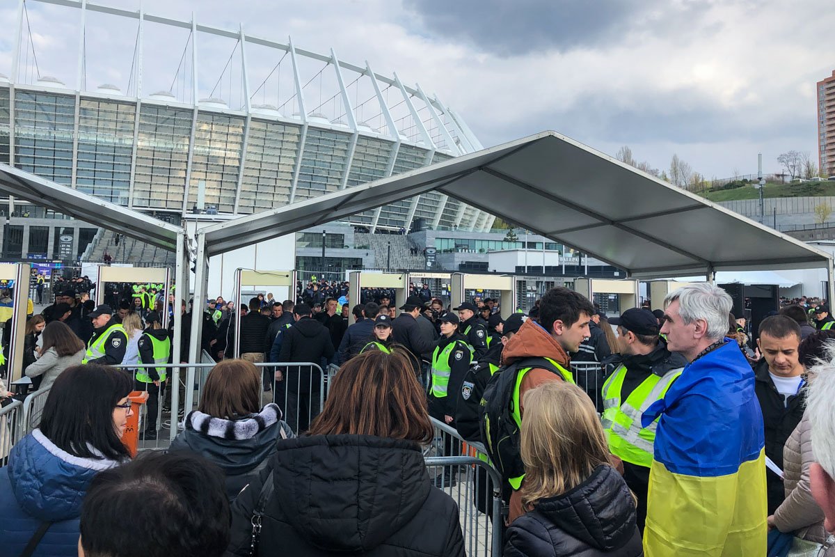 Проверяют очень строго