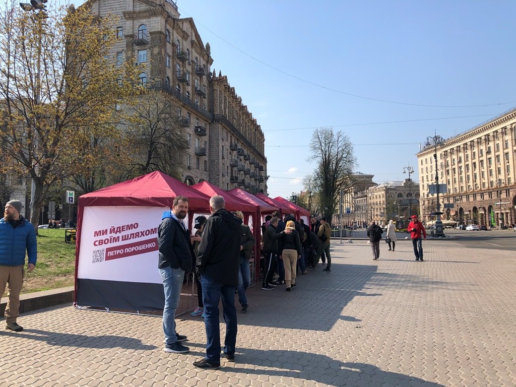 Кто возьмет билетов пачку...