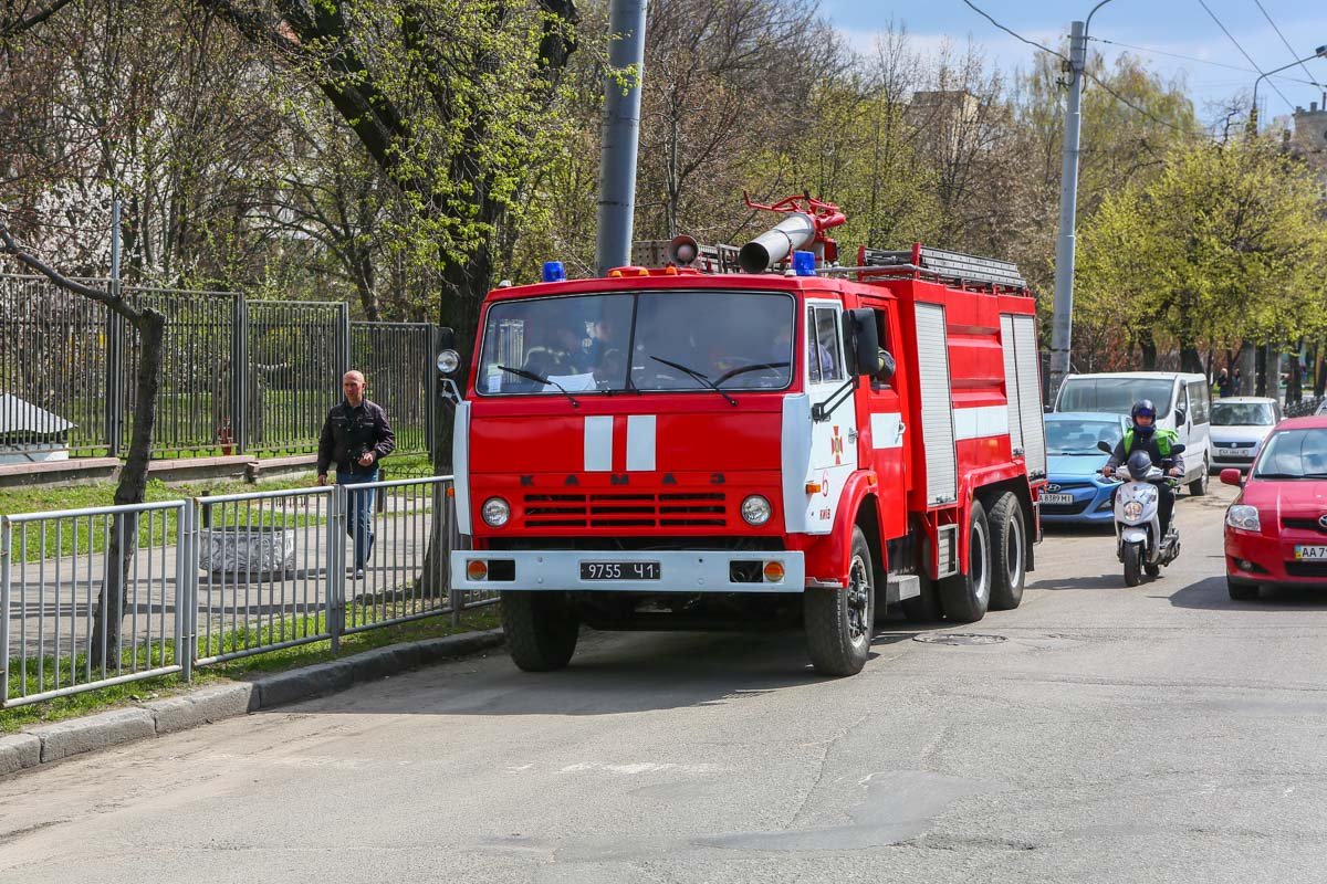 В здание и на территорию института никого не пускают, там правоохранители проводят поиск взрывчатки В здание и на территорию института никого не пускают, там правоохранители проводят поиск взрывчатки