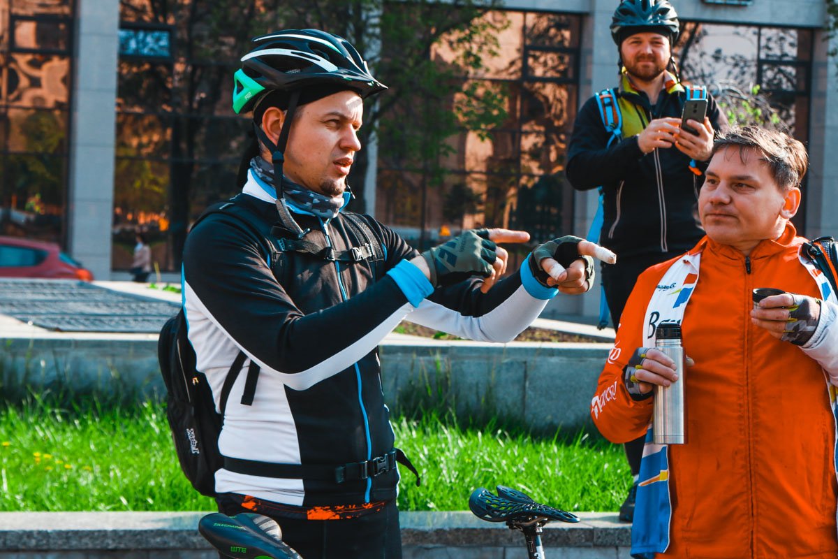 Но участие в нем приняли не спортсмены, а обычные люди, которые решили в это день отправиться на работу на велосипеде Но участие в нем приняли не спортсмены, а обычные люди, которые решили в это день отправиться на работу на велосипеде