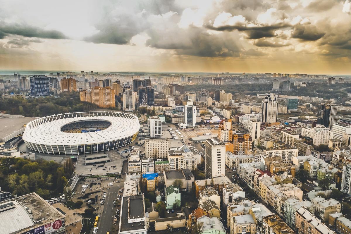 На Олимпийском пока безлюдно, но скоро все изменится На Олимпийском пока безлюдно, но скоро все изменится