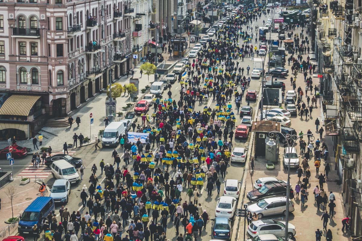 Движение транспорта на время шествия полностью остановлено