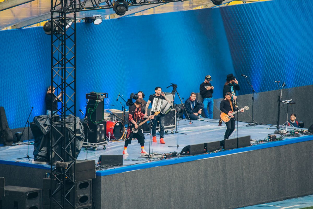 Перед дебатами украинские музыканты дали концерт 