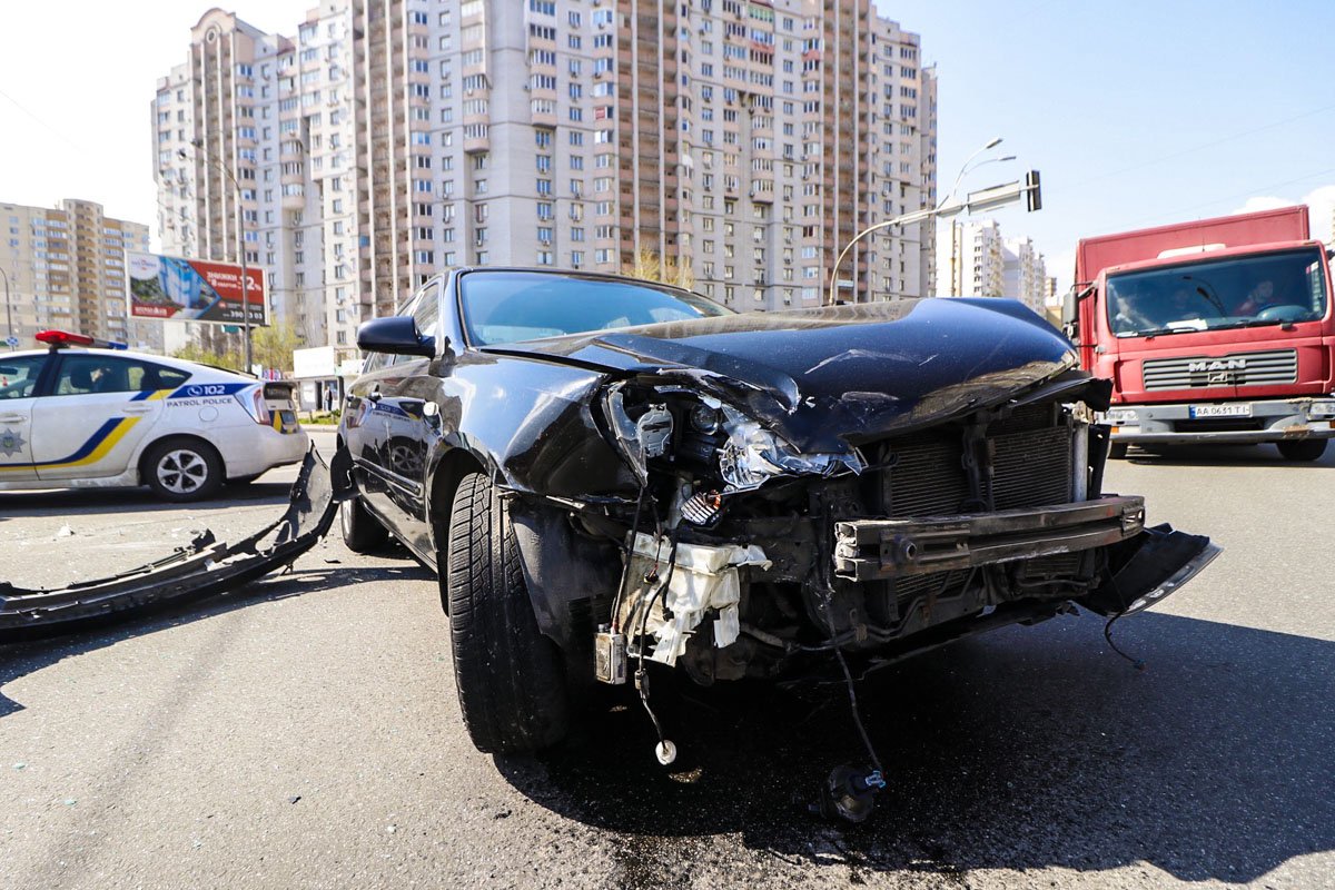 У Kia разбита передняя часть, у Fiat пострадал почти весь кузов и разбито лобовое стекло