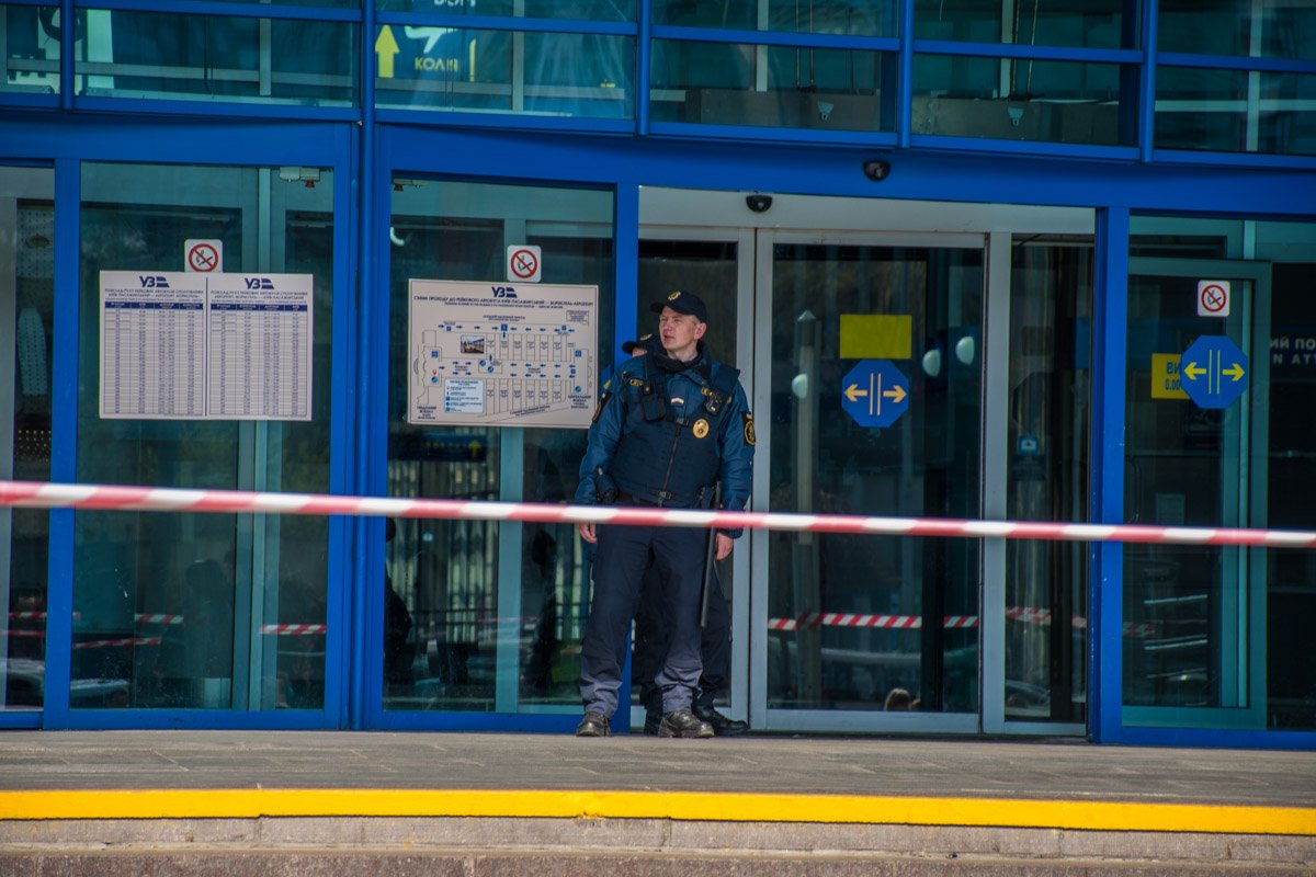 Также ограничили вход и на территорию Южного вокзала