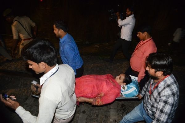 В результате схода вагонов в Индии пострадали 15 человек В результате схода вагонов в Индии пострадали 15 человек