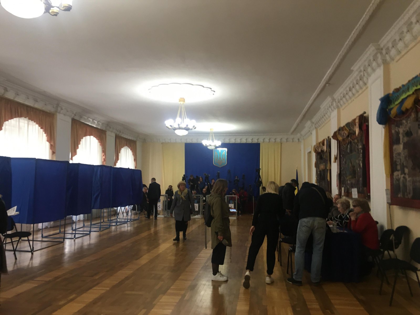 В остальном людей здесь немного