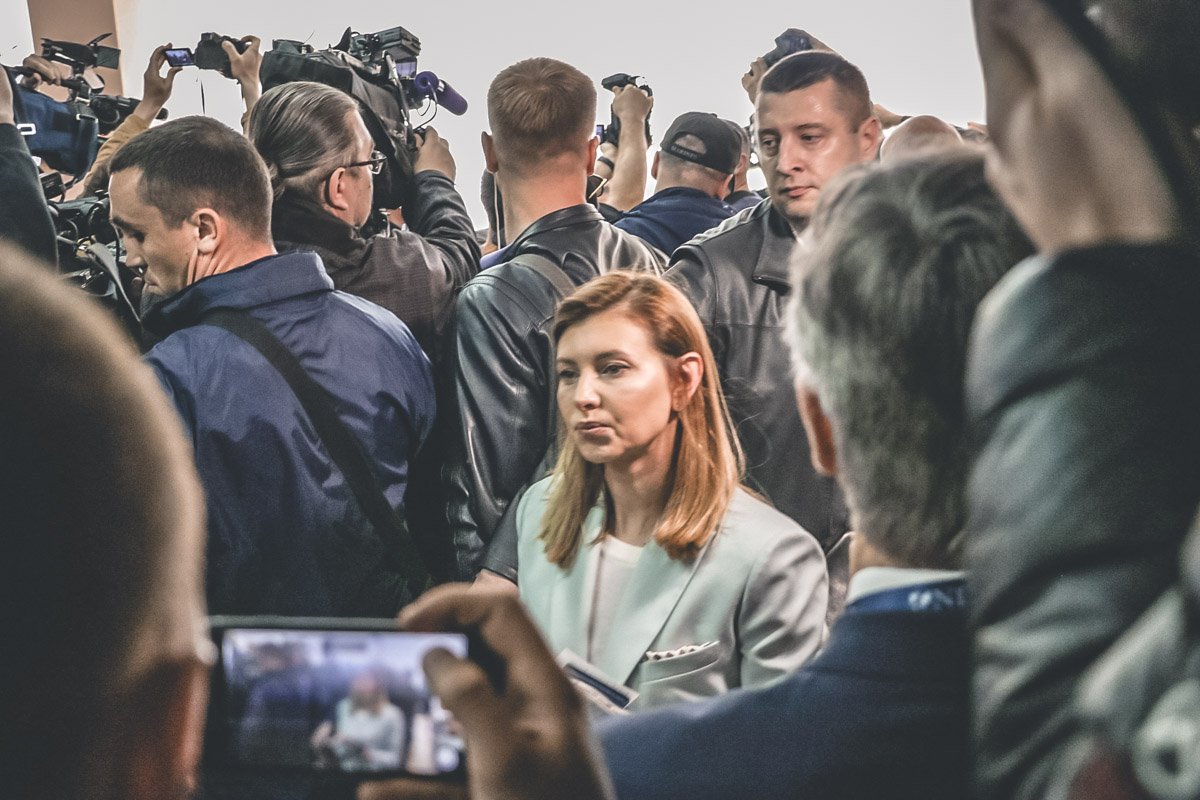 Он прибыл на избирательный участок - Колледж морского и речного флота на Оболони вместе с женой в 11:05