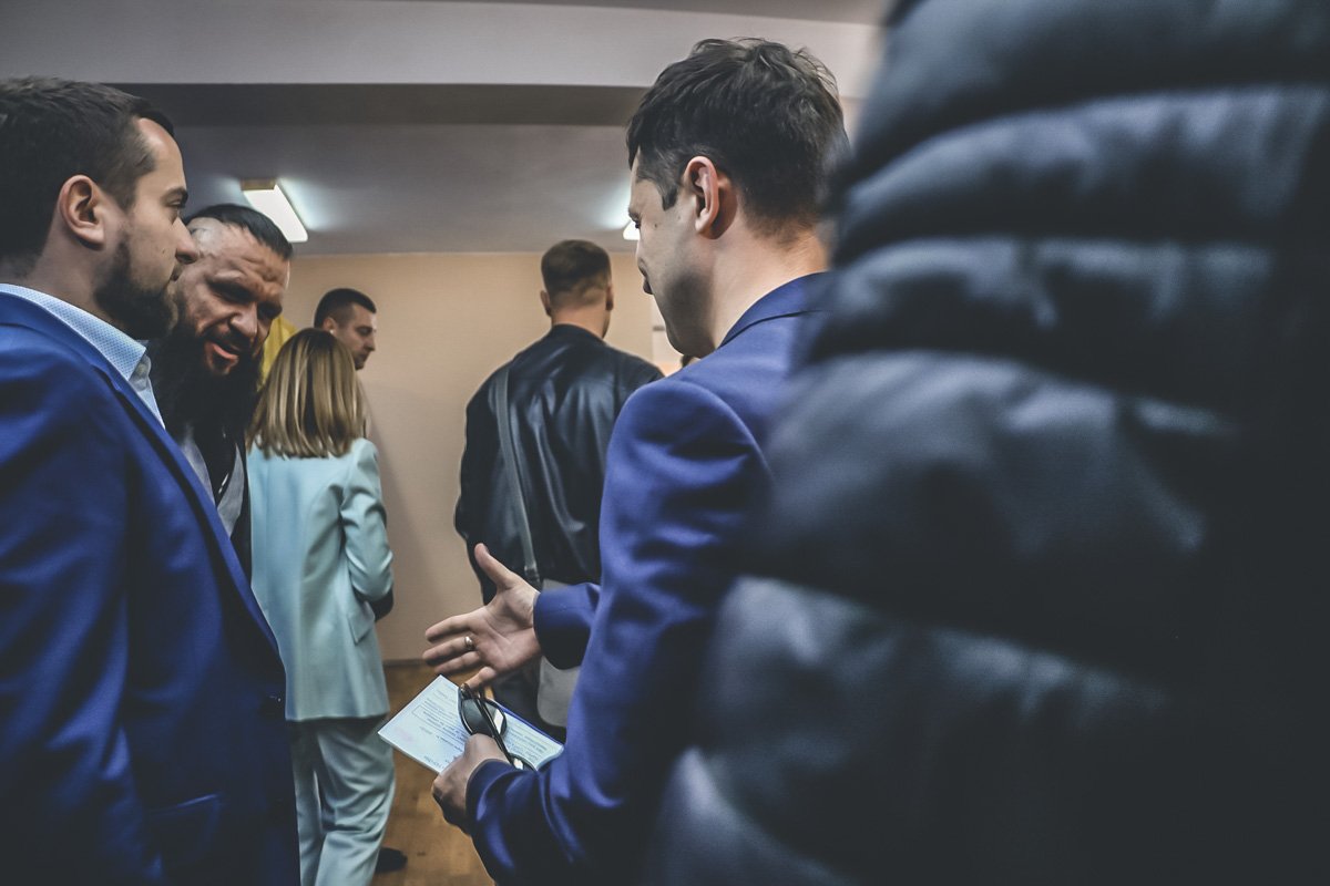 Буквально в течение 10 минут он проголосовал и сразу же уехал