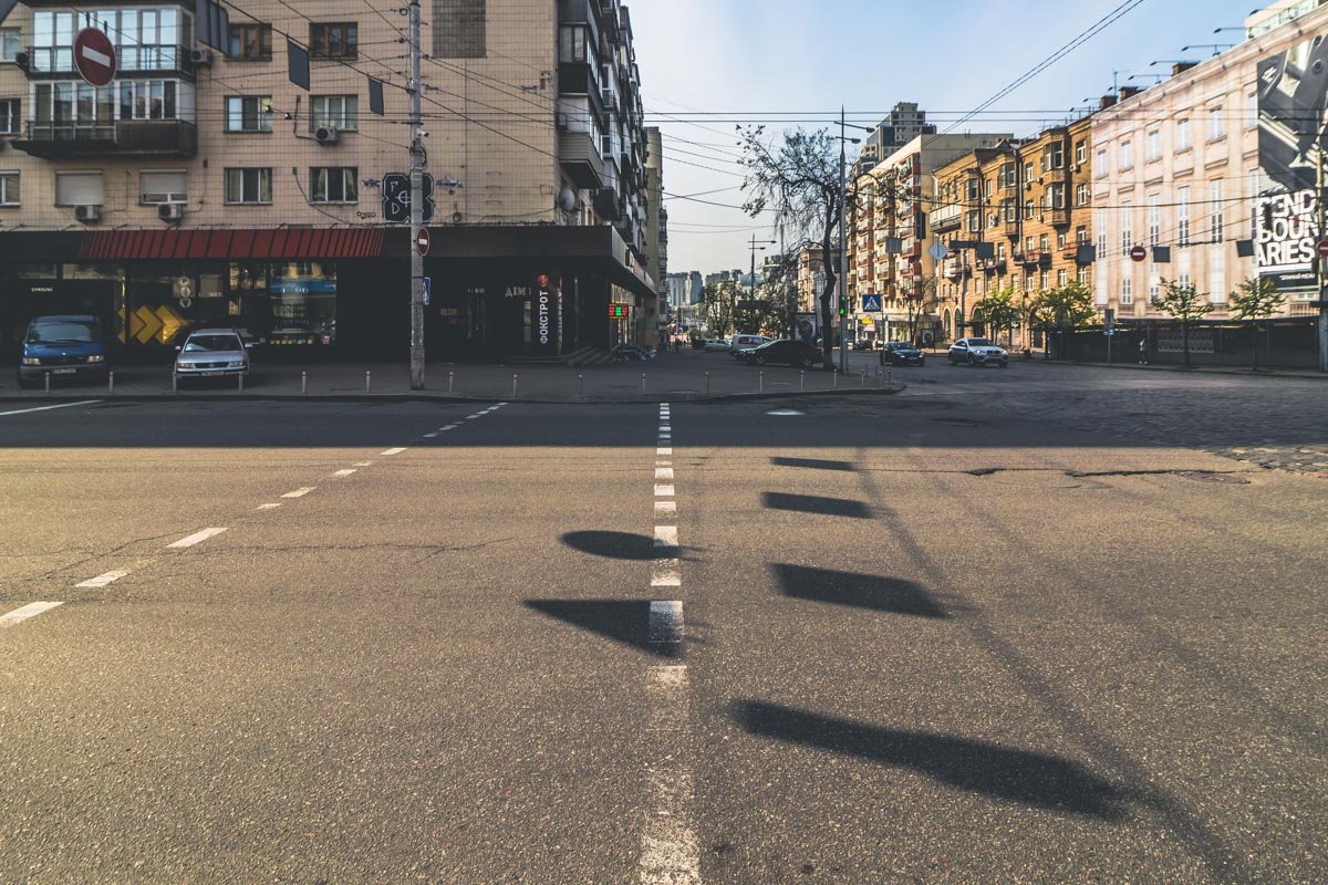 Погода сегодня радует теплом и ясным небом. Выходите гулять!