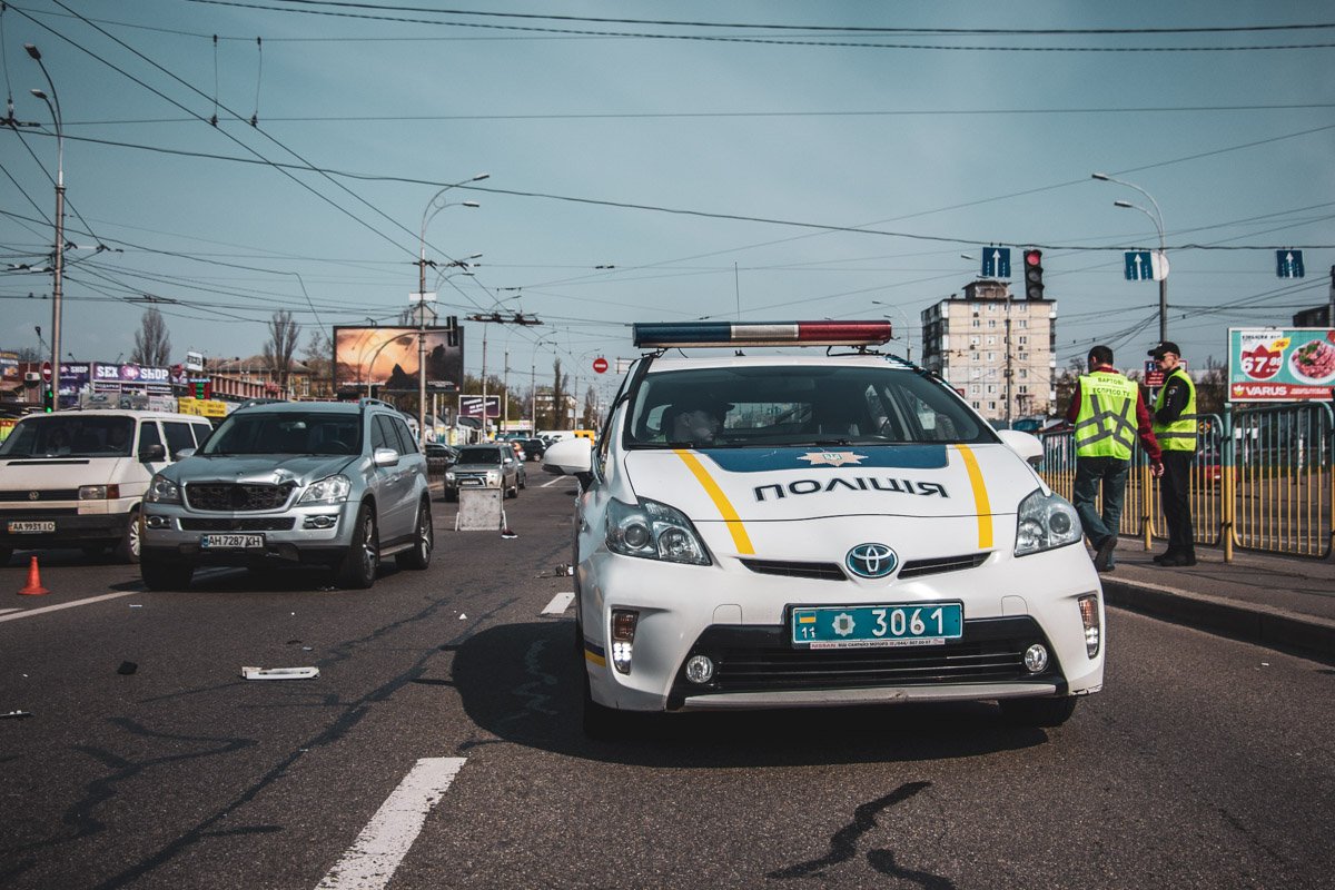 На месте работала скорая и патрульная полиция