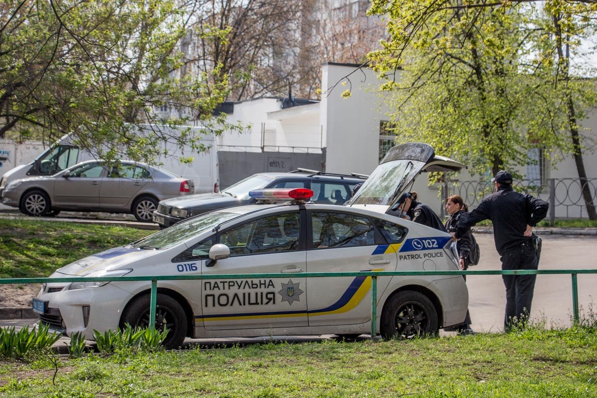 На место прибыли скорая помощь и патрульные