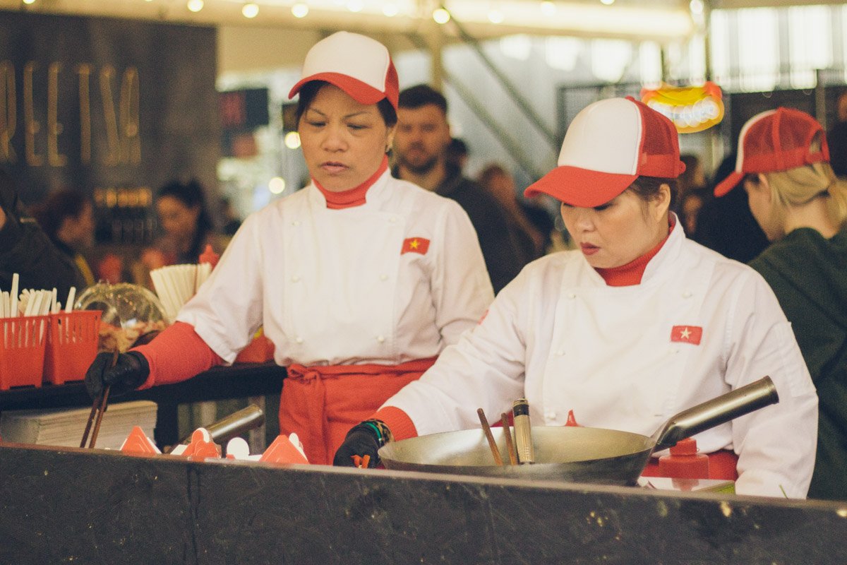 Проголодались? На фуд-корте по традиции все самое вкусное и горячее 