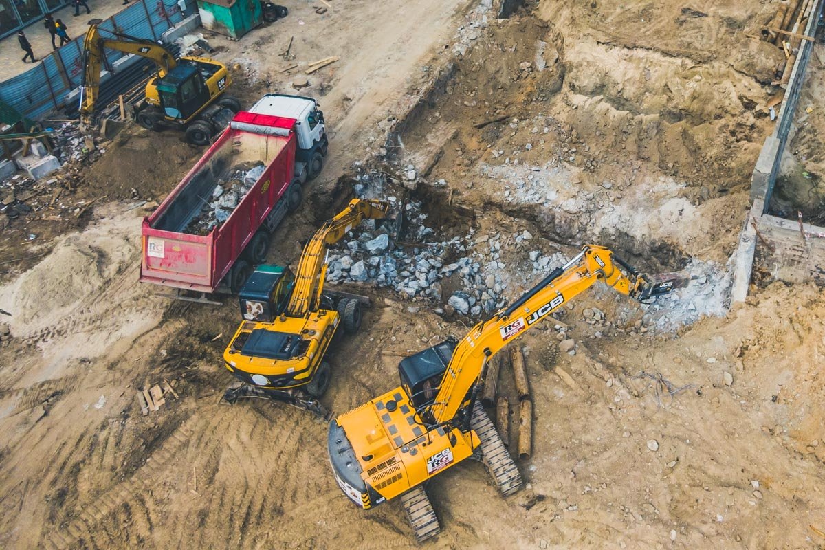 Демонтаж старого фундамента Демонтаж старого фундамента