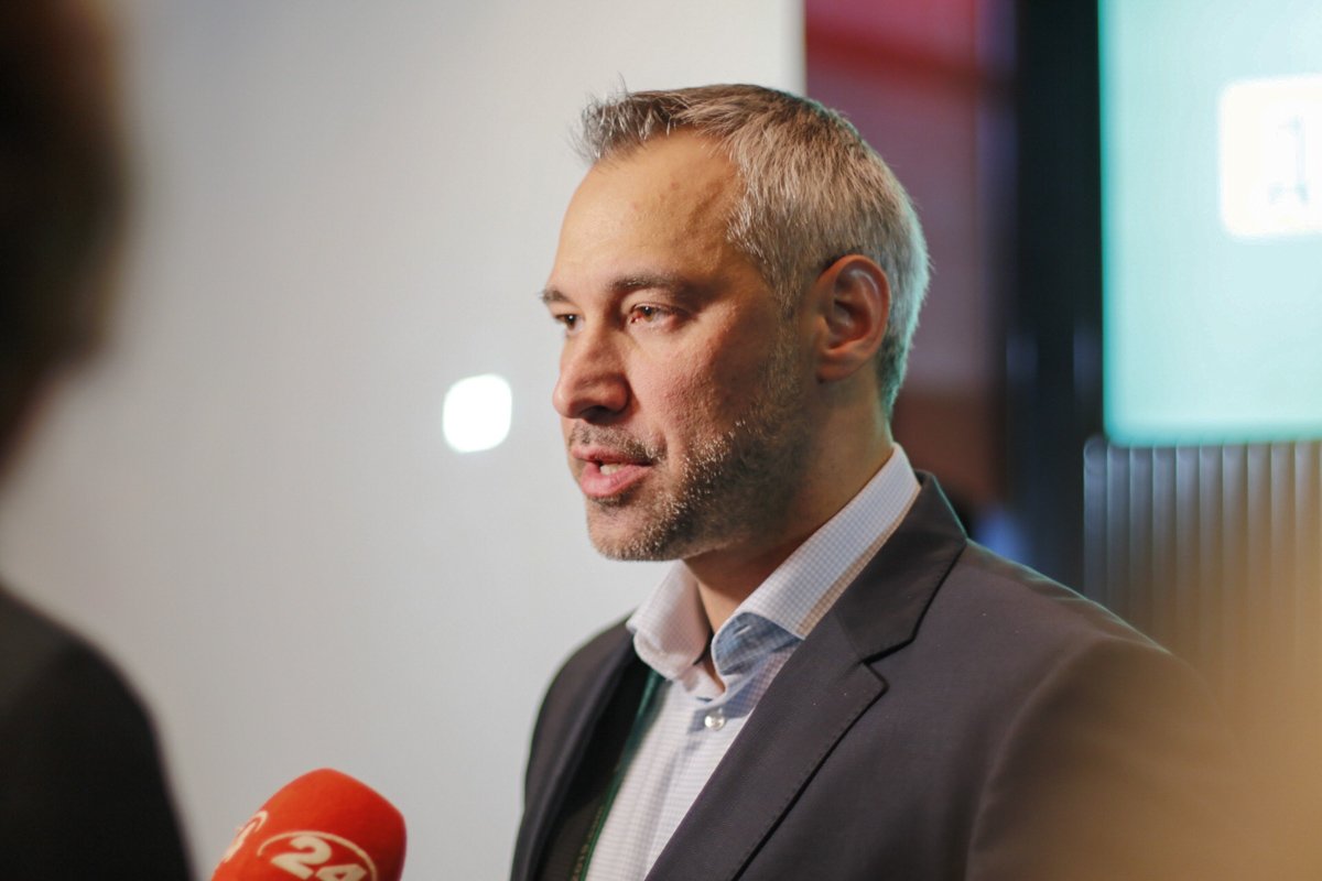 Главный специалист по правоохранительной и антикоррупционной политике в штабе Владимира Зеленского - Руслан Рябошапка 