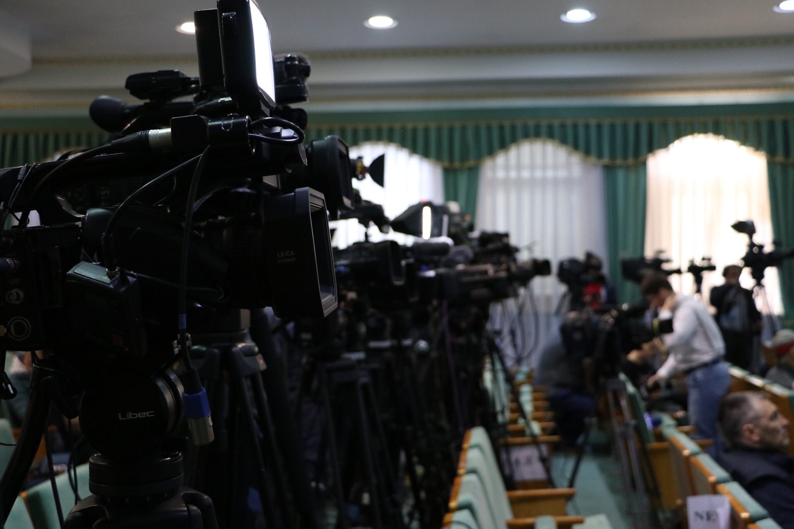 На брифинг прибыли многие представители СМИ