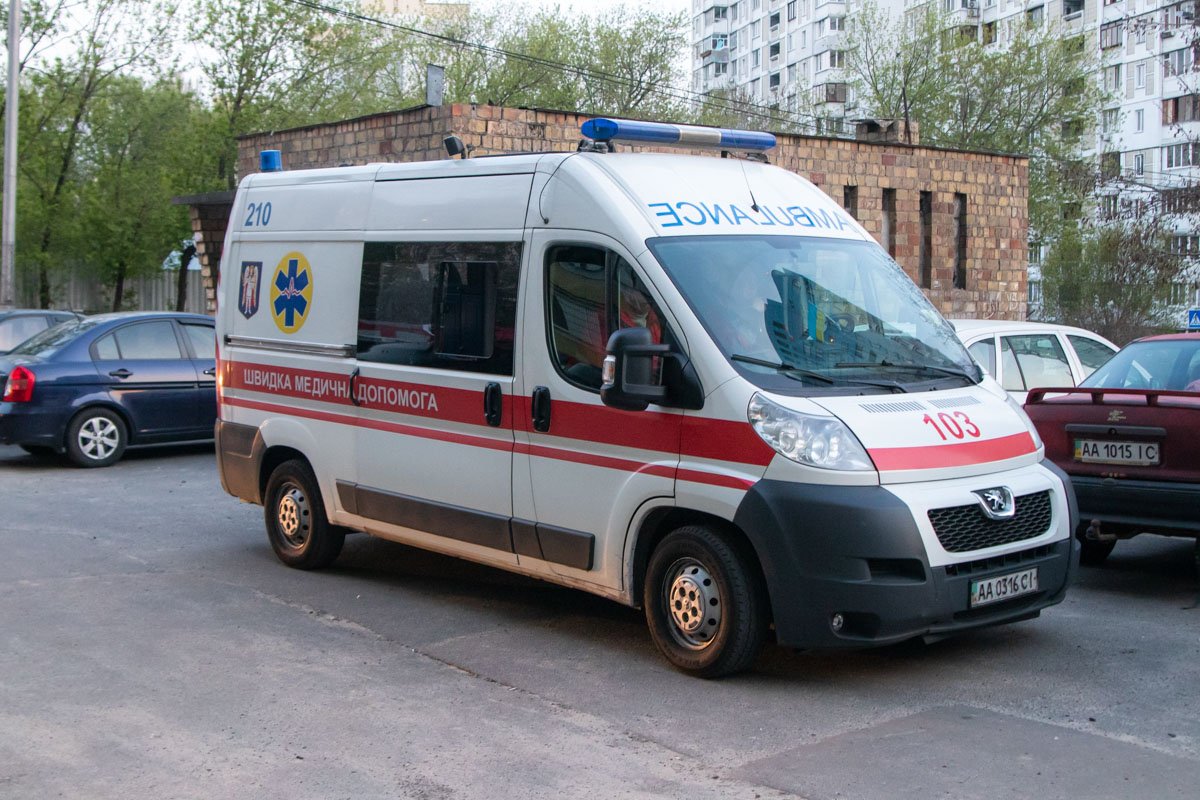 Пострадавшего передали медикам