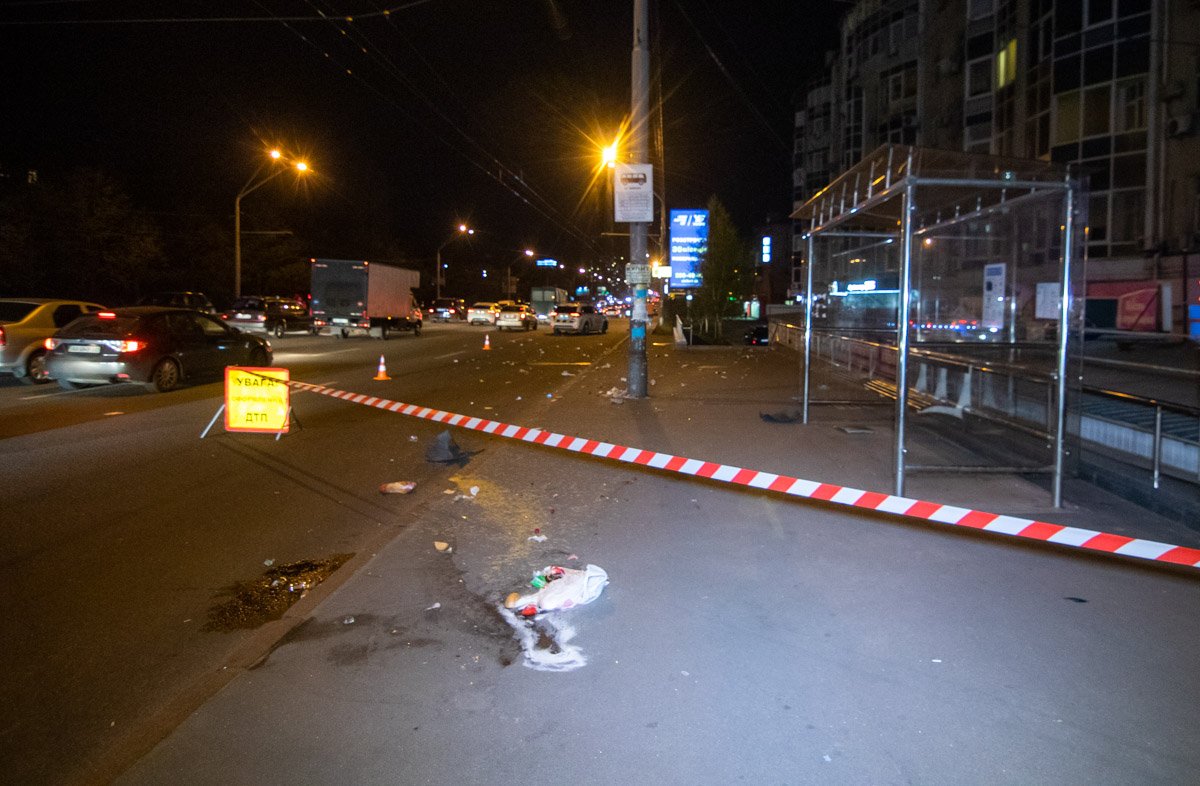 В Киеве на проспекте Победы произошла авария с участием пешеходов