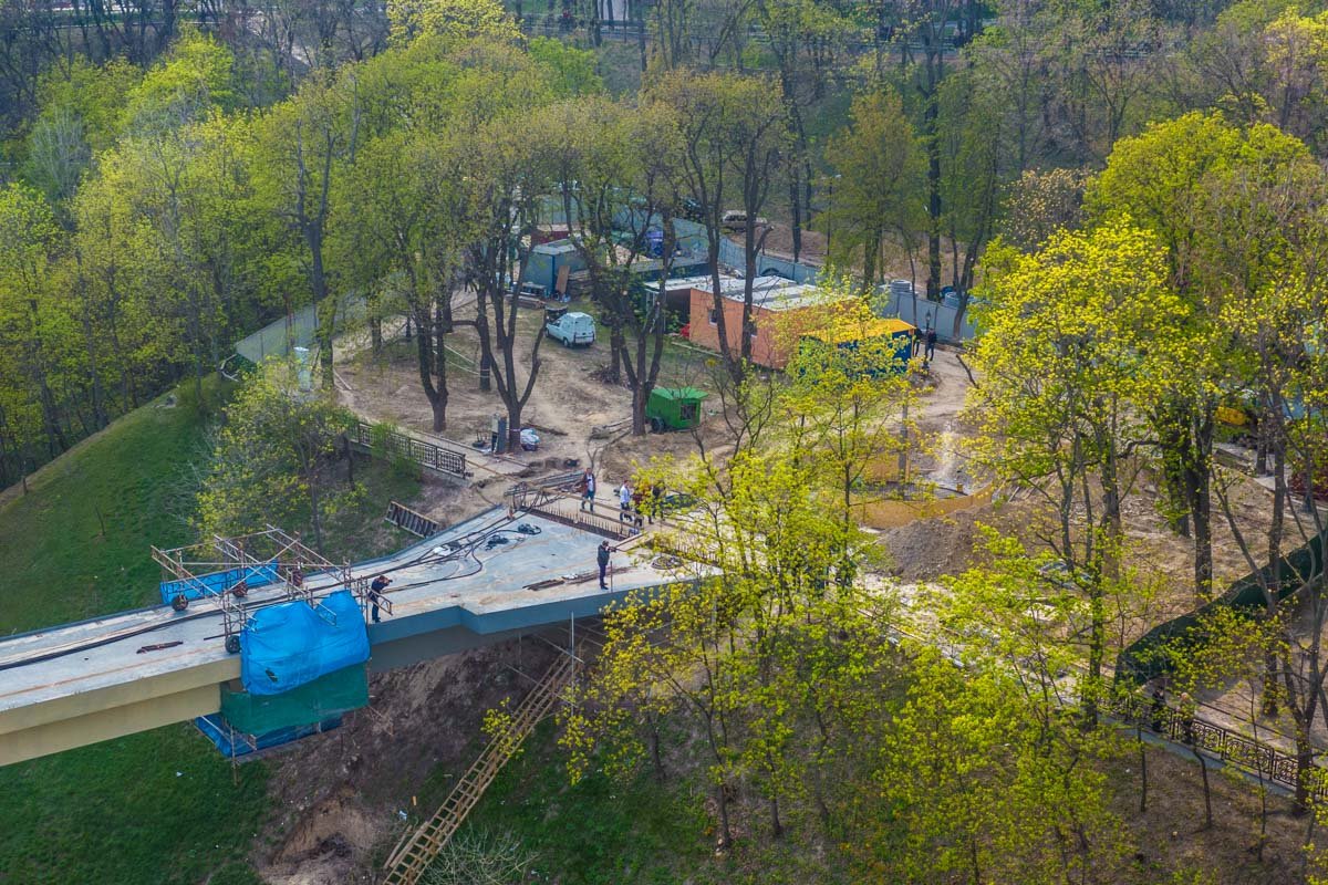 Мост уже обрел почти законченный вид Мост уже обрел почти законченный вид