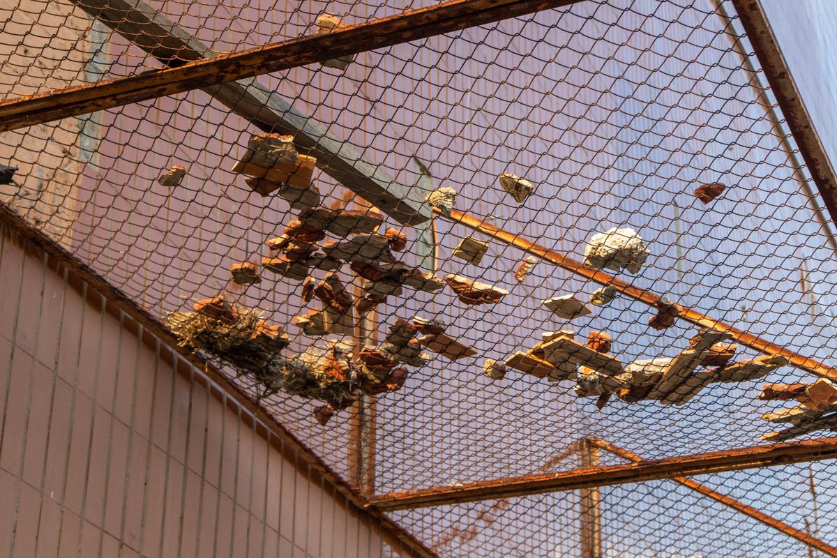 А стены кинотеатра постоянно обрушаются