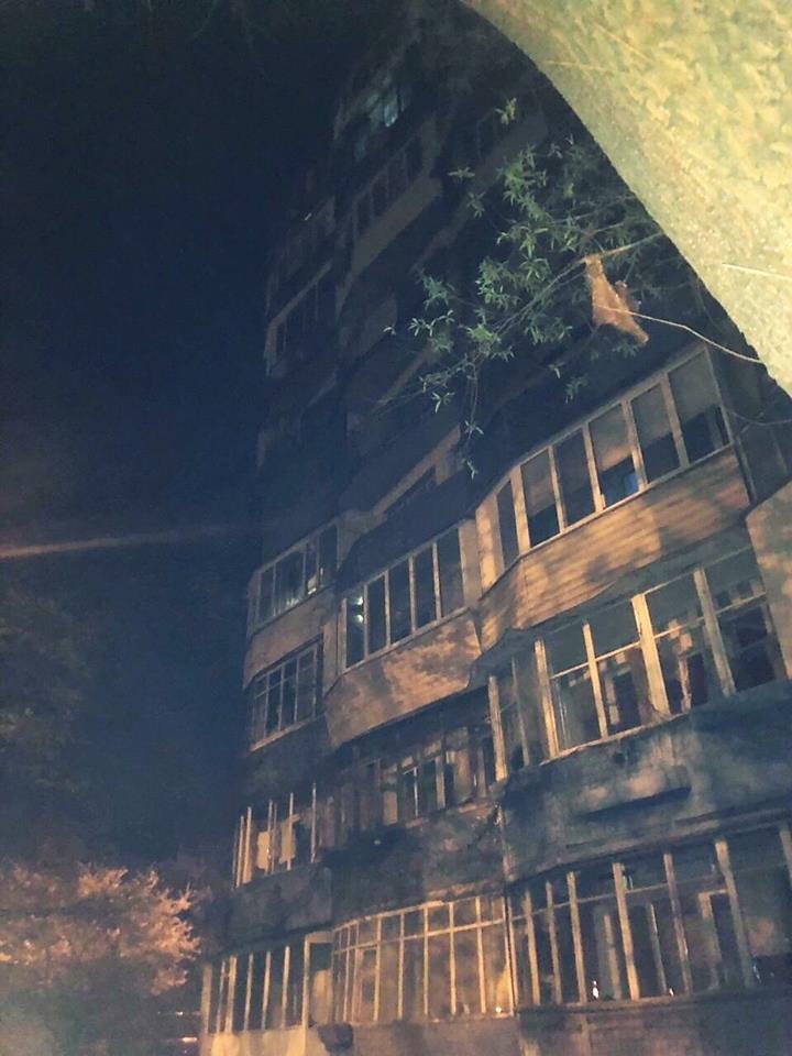 На восьмом этаже жилого дома по адресу улица Львовская, 7/9 произошло возгорание в одной из квартир