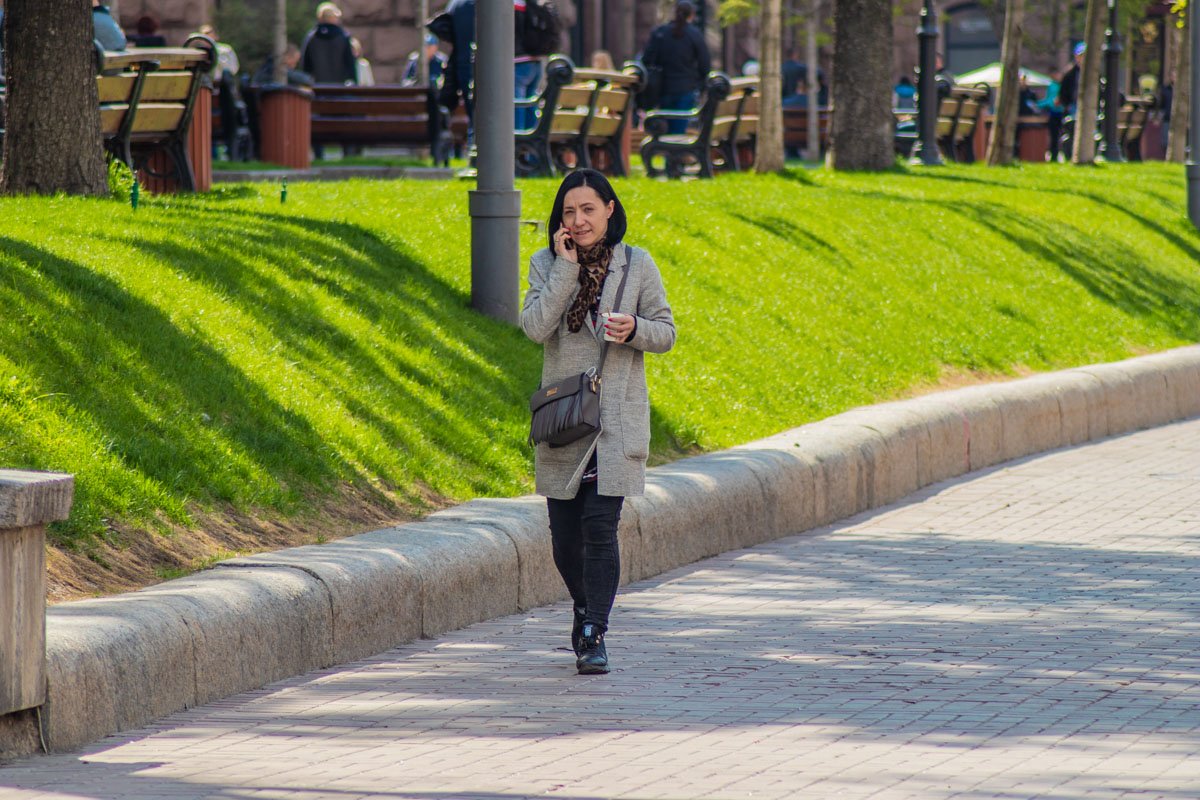 А еще Крещатик апрельским утром превращается в своего рода подиум для модных показов А еще Крещатик апрельским утром превращается в своего рода подиум для модных показов