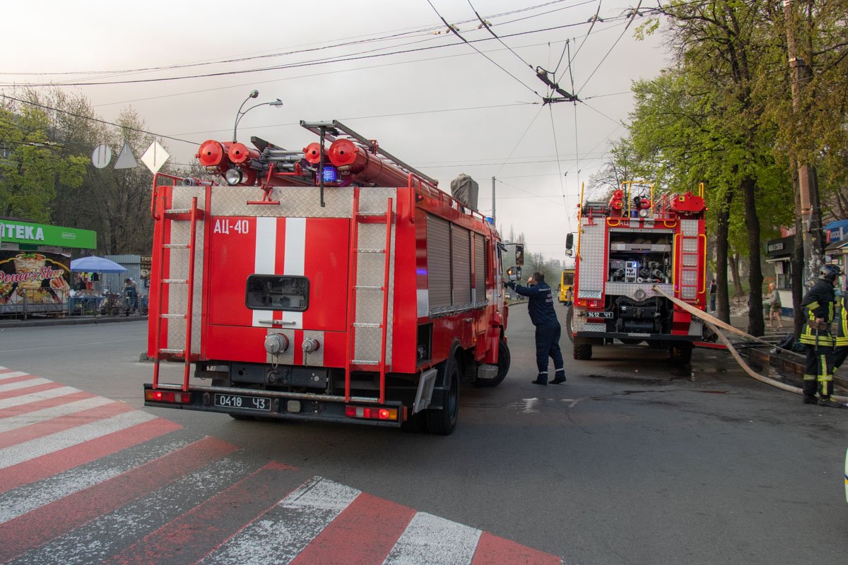 На месте работали четыре единицы техники и 18 человек личного состава На месте работали четыре единицы техники и 18 человек личного состава