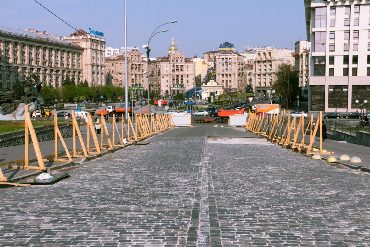 Ремонтные работы выполнял в сквере на Аллее Небесной сотни 