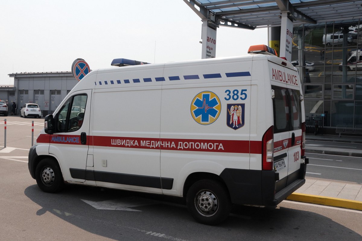 На месте дежурит скорая помощь 