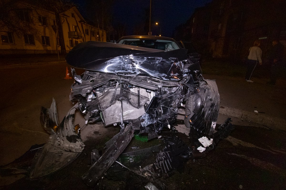 Предварительно, Mazda не пропустила микроавтобус