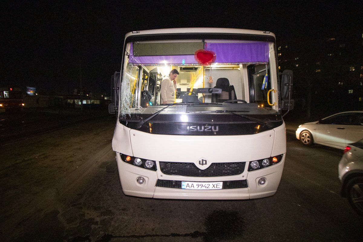 Мужчина переходил проезжую часть в неположенном месте