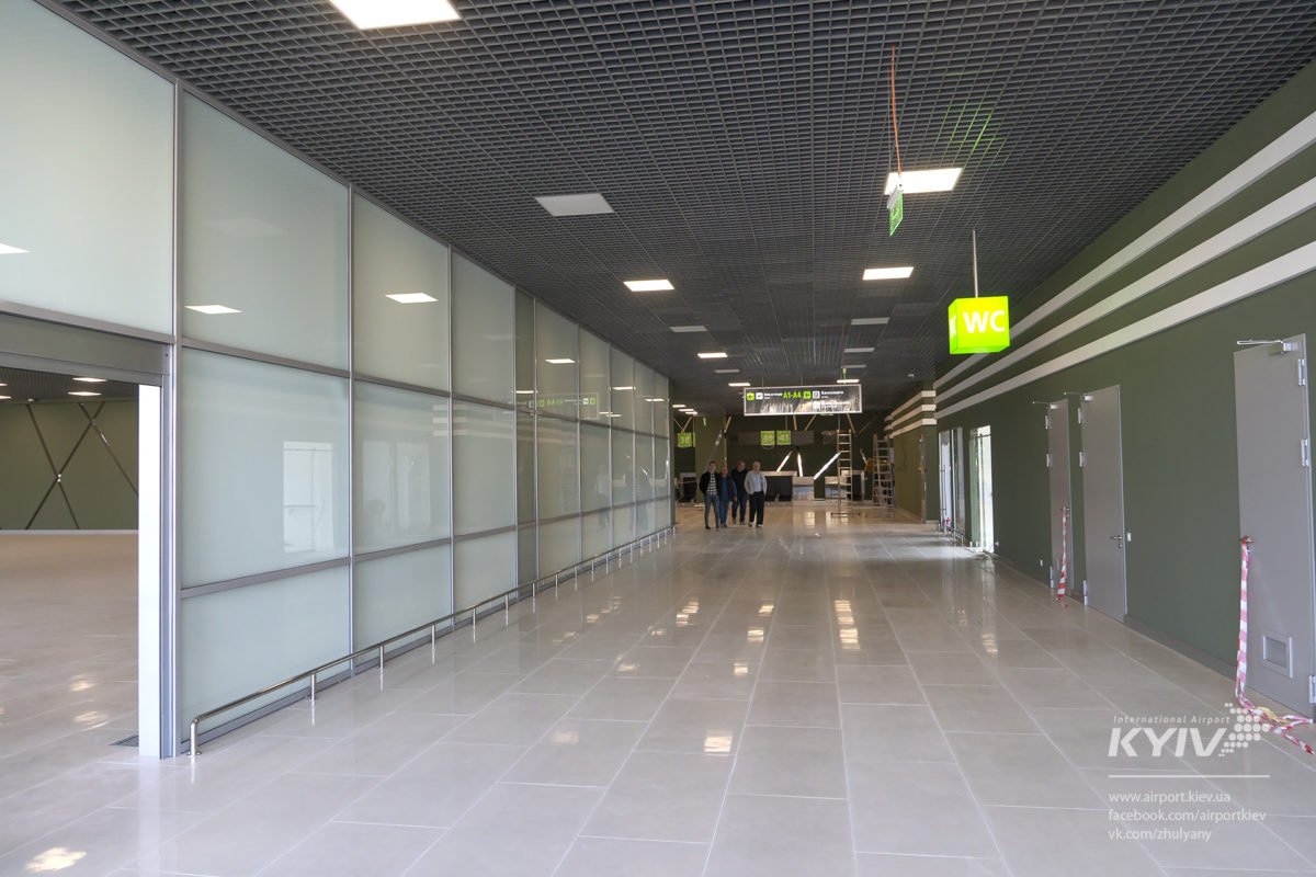 Такой светлый и красивый аэропорт точно запомниться как туристам, так и жителям Киева