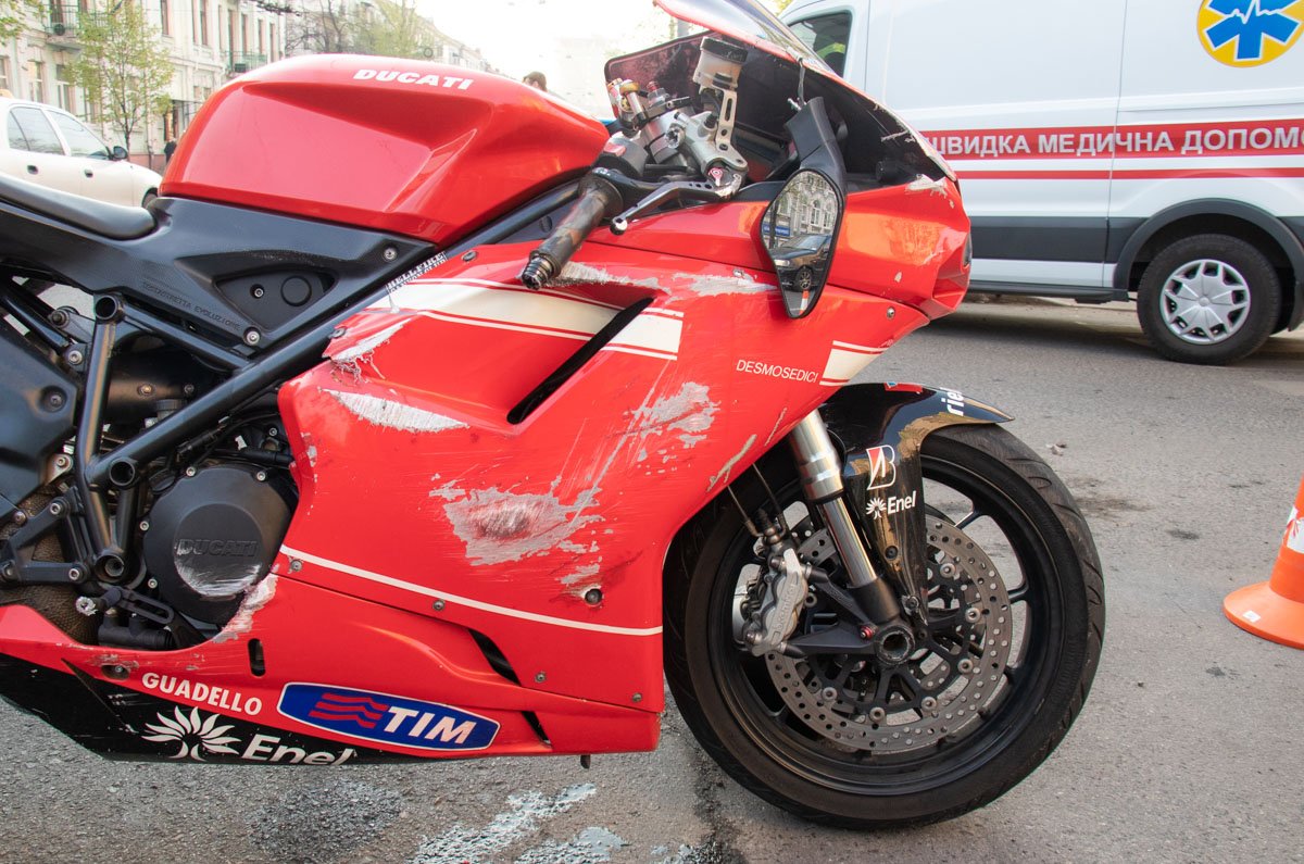 После аварии автомобиль скрылся