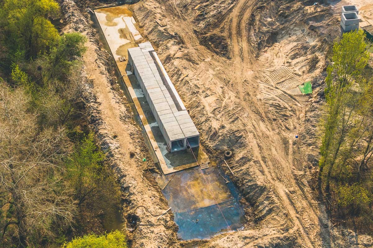 В Киеве уже более трех лет активисты борются за сохранение исторически важной местности - реки Почайна и парка, который планируют создать рядом с водоемом