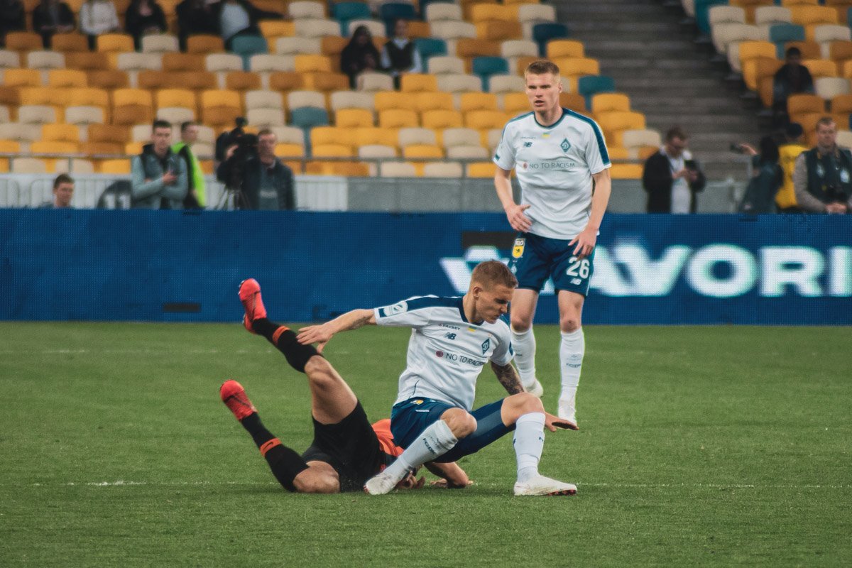 Как всегда, было много фолов и карточек