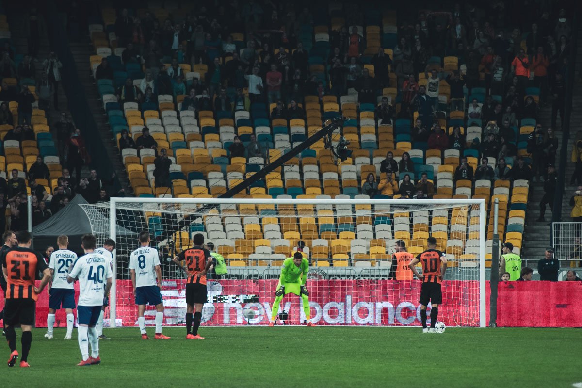 На последних секундах матча Мораес не смог реализовать пенальти: безупречно сыграл Денис Бойко, отбив удар бразильца