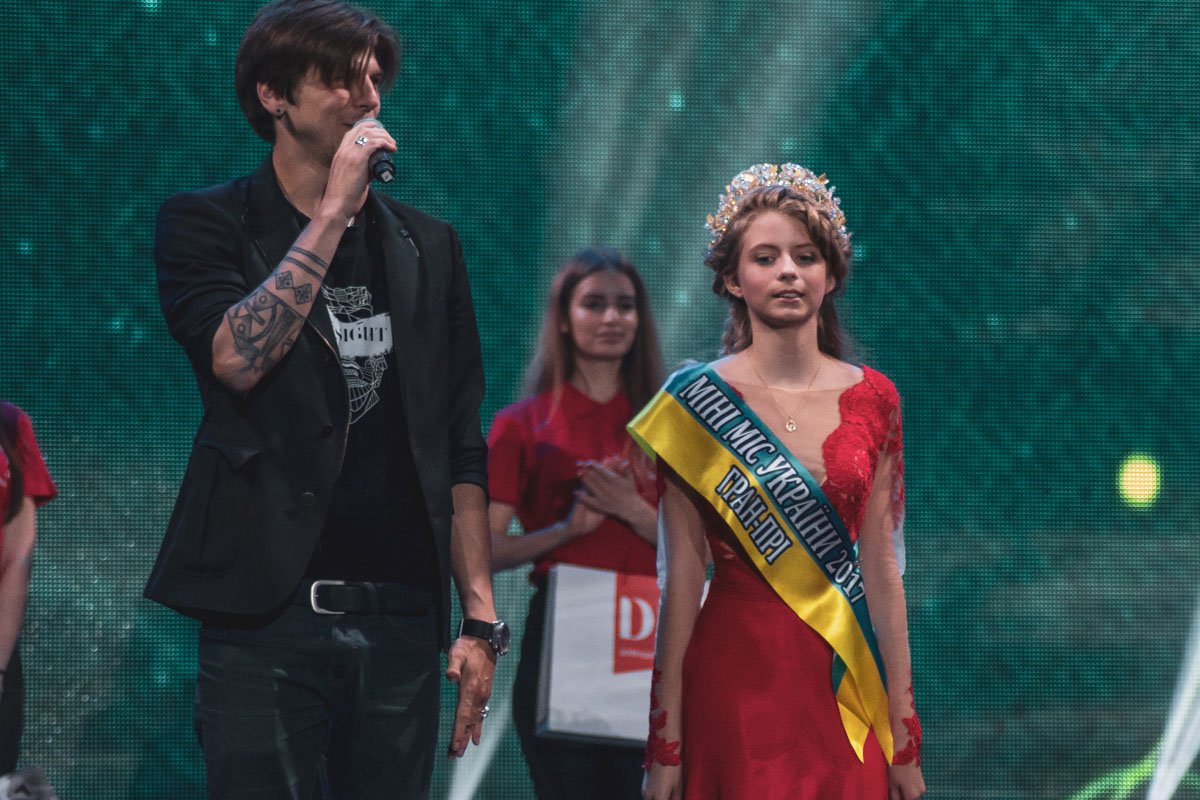 Александр Лещенко наградил призами победителей фестиваля 