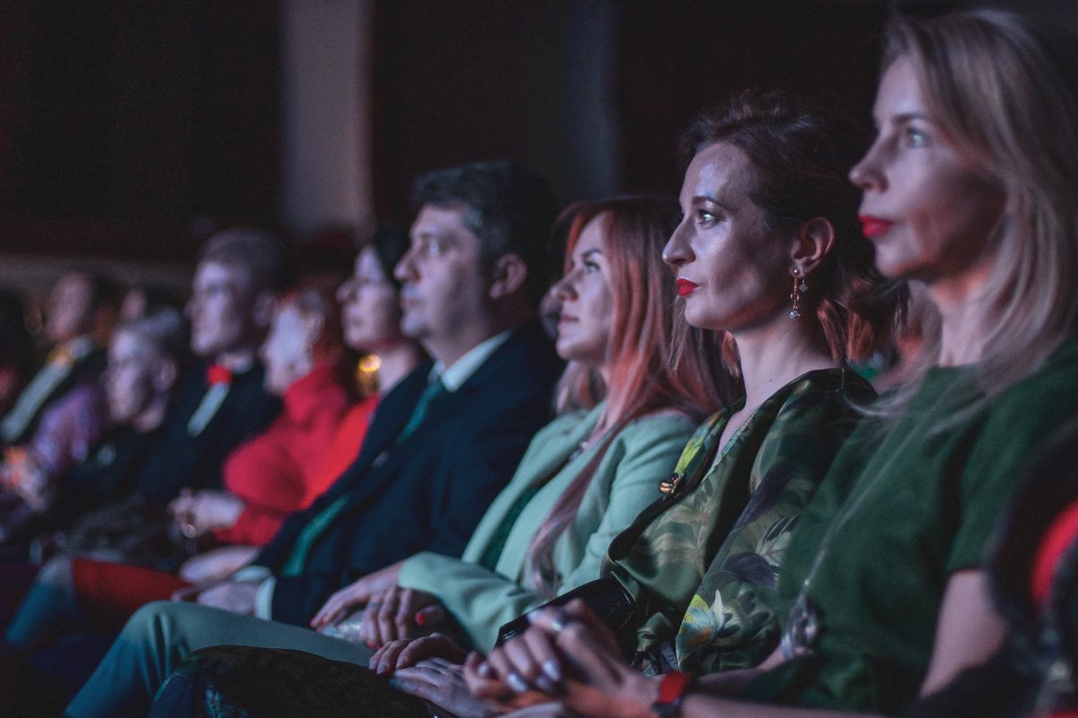 Детям подарили плазмовые телевизоры, смартфоны, гироскутеры, планшеты, гироборды, цветные принтеры, а также велосипеды, спортивное оборудование и другие ценные призы