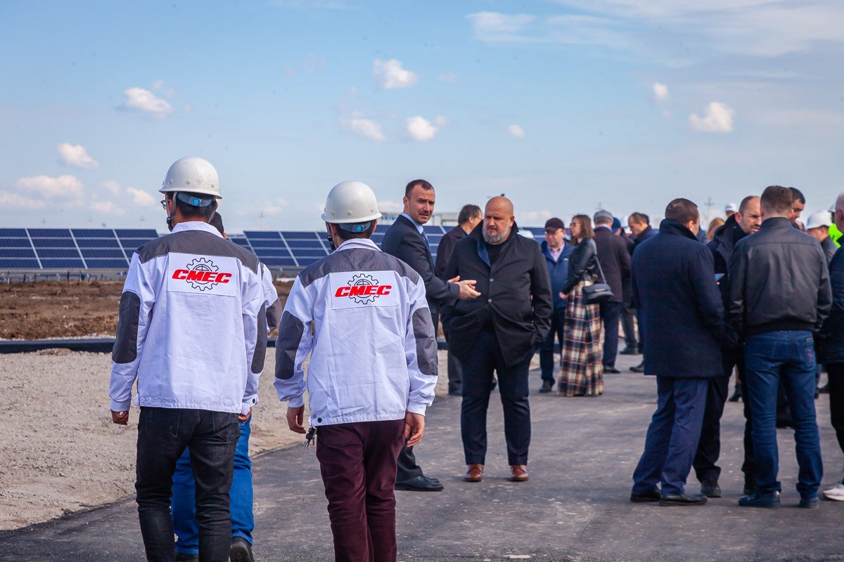 В Днепропетровской области начала работу крупнейшая солнечная электростанция в Украине 7