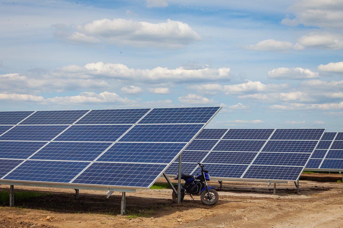 В Днепропетровской области начала работу крупнейшая солнечная электростанция в Украине 12