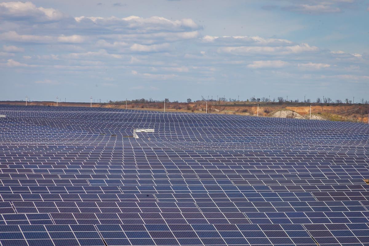 В Днепропетровской области начала работу крупнейшая солнечная электростанция в Украине 15