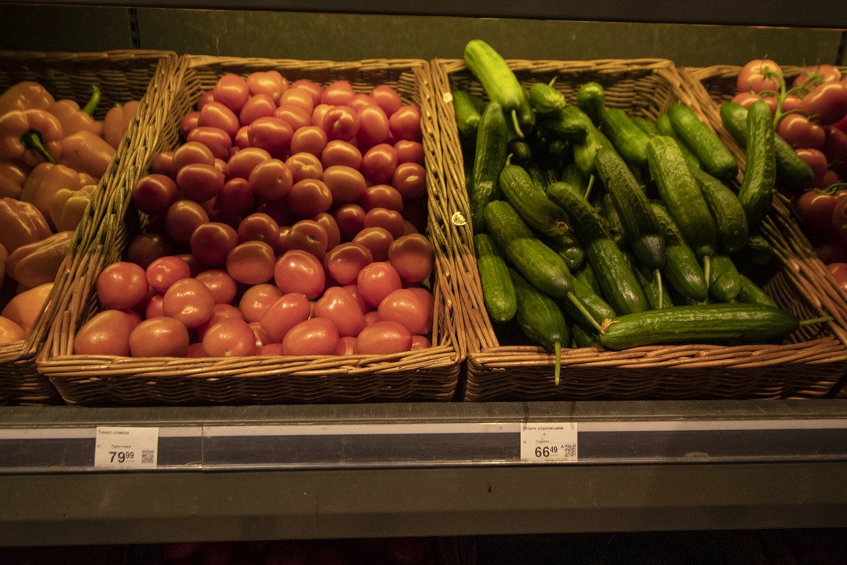 Килограмм помидоров "Сливка" - 79.99, а огурцы - 66.49 гривен за килограмм