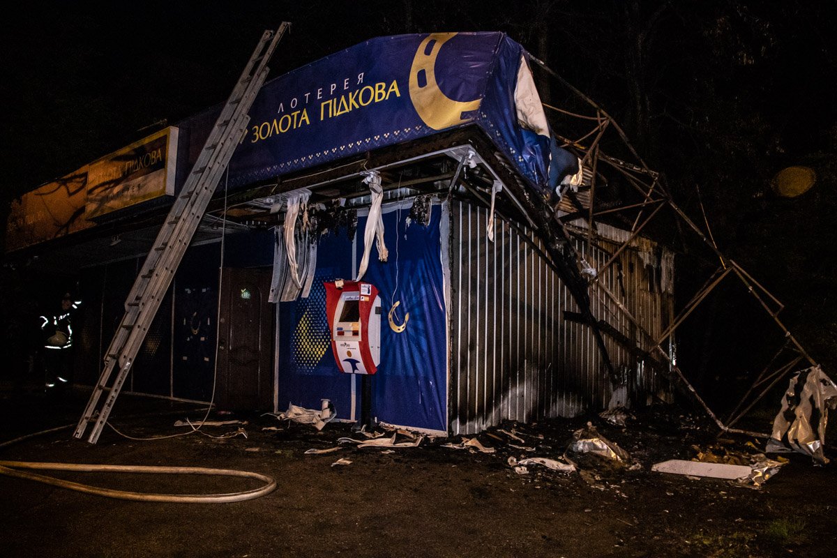 На проспекте Академика Глушкова горел МАФ с лотереей "Золотая подкова" 