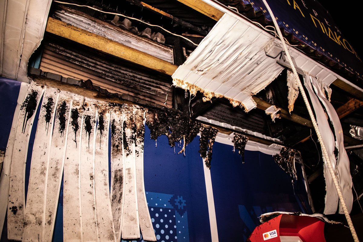 Также частично выгорели стены с внешней стороны МАФа 