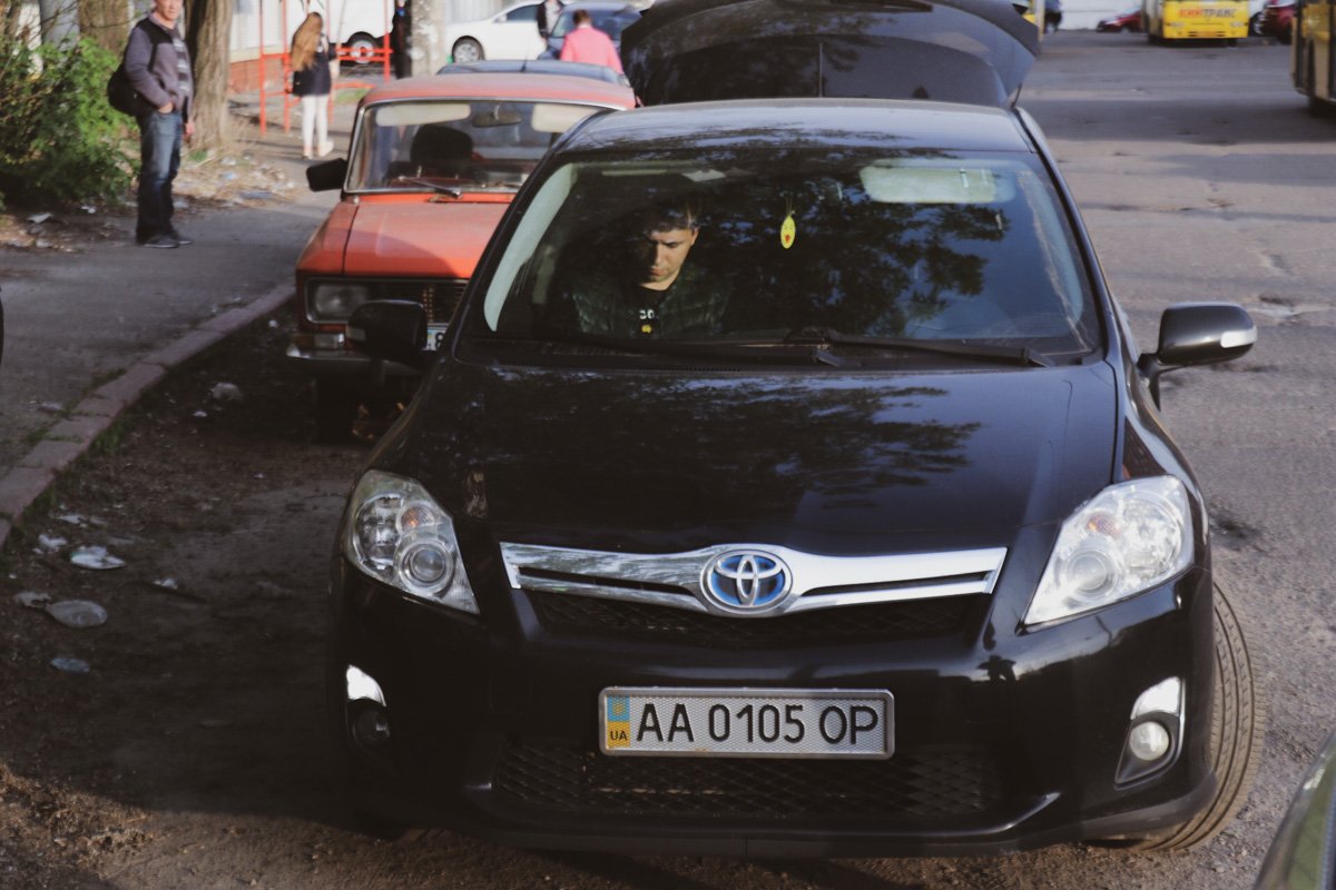 Водитель Nissan сел в машину знакомого и комментировать ситуацию отказался