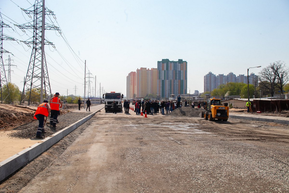 В Киеве полным ходом идет реконструкция улицы Семьи Кульженко