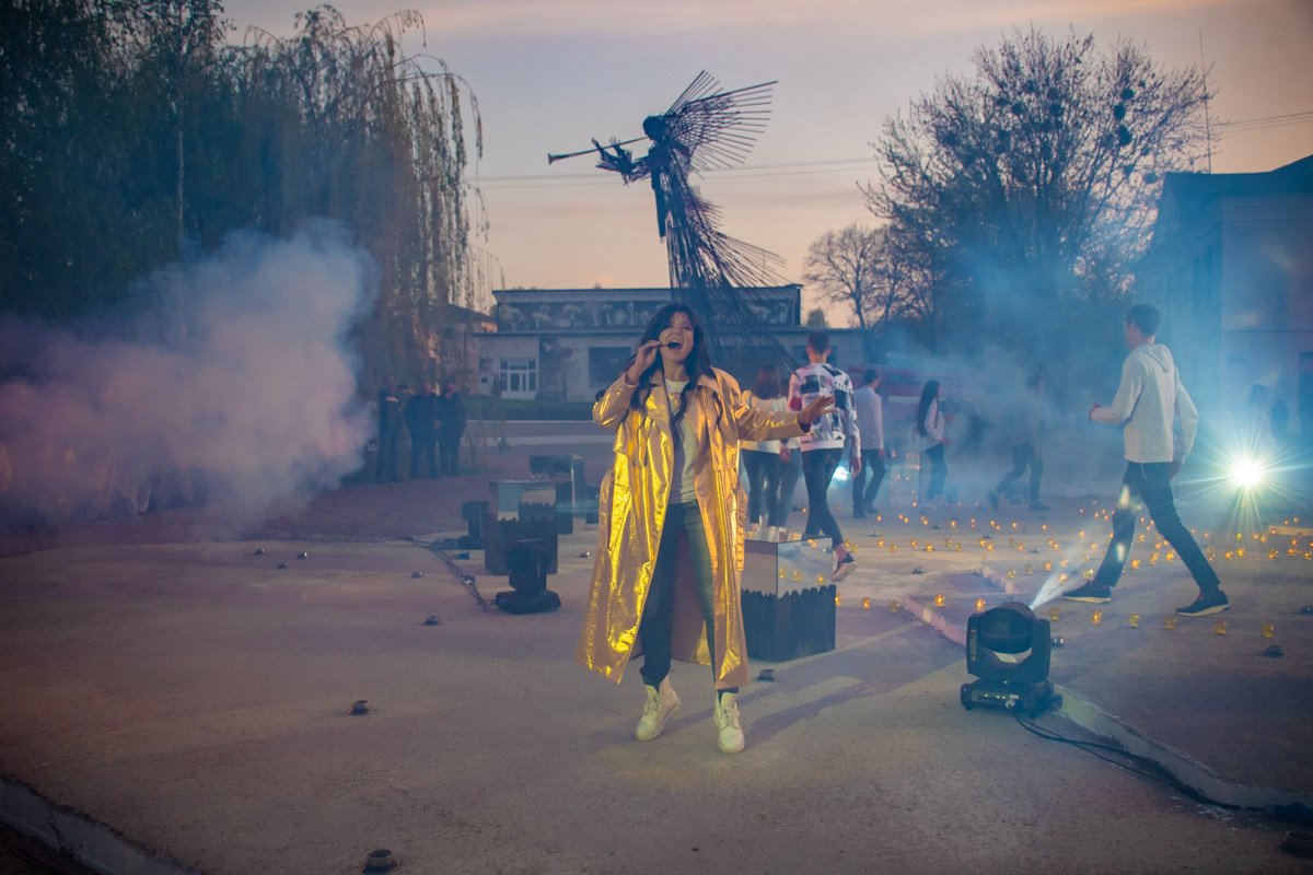 В 2018 году она стала амбасадором проекта «Чистая энергия», цель которого - добиться отказа всего мира от крайне опасных веществ, перейдя на возобновляемую энергию