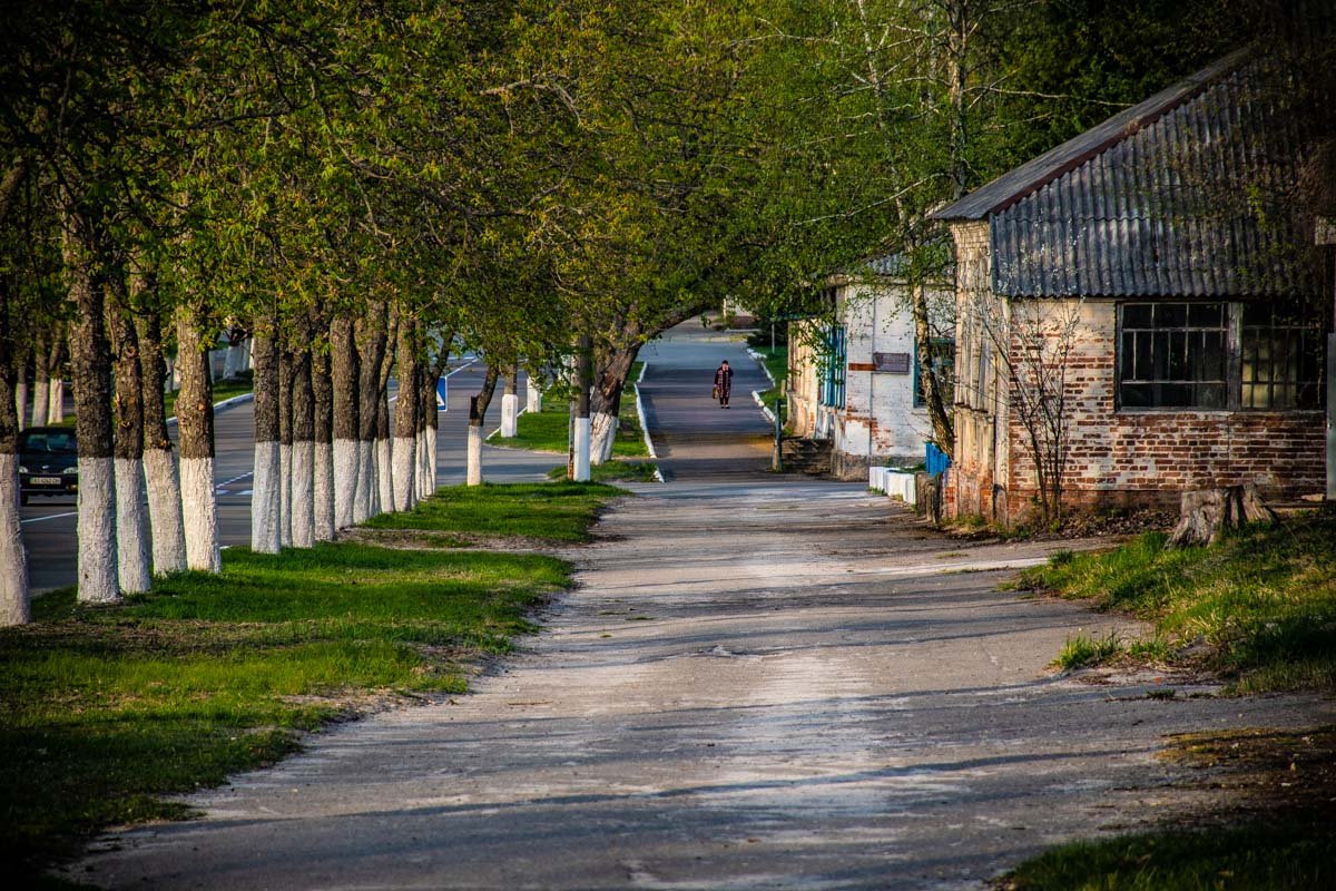 По словам местных жителей бояться в зоне отчуждения нечего - они дышат этим воздухом, ходят по земле и радуются жизни.