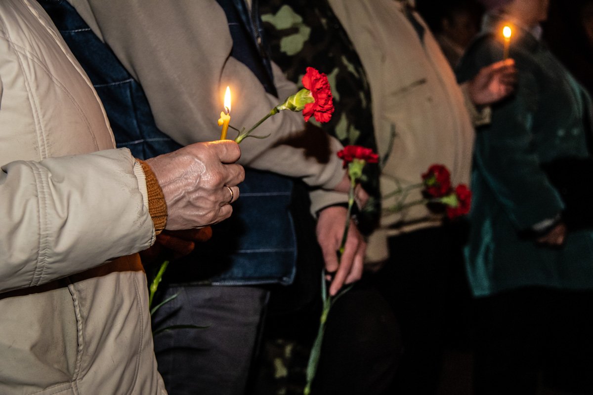 В ходе молебна церковники упомянули обо всех людях, отдавших свои жизни в ту роковую ночь