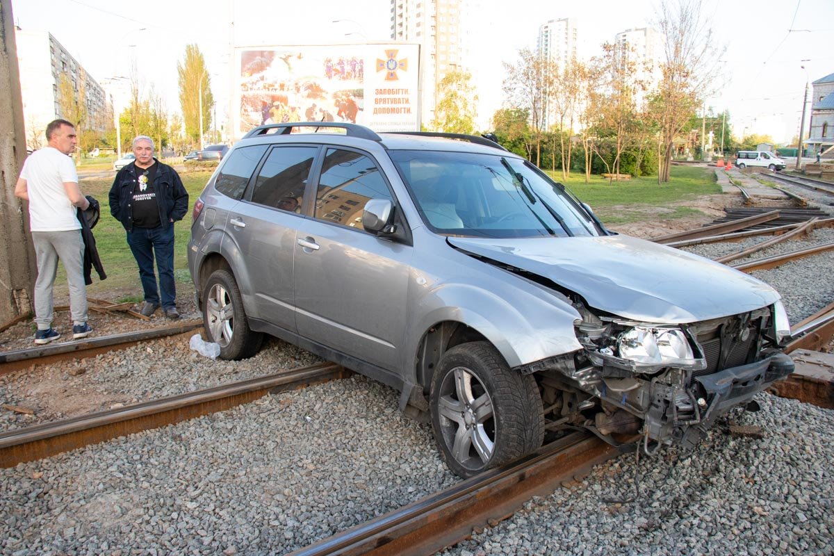 Subaru Forester вылетел с дороги и сбил пешехода Subaru Forester вылетел с дороги и сбил пешехода